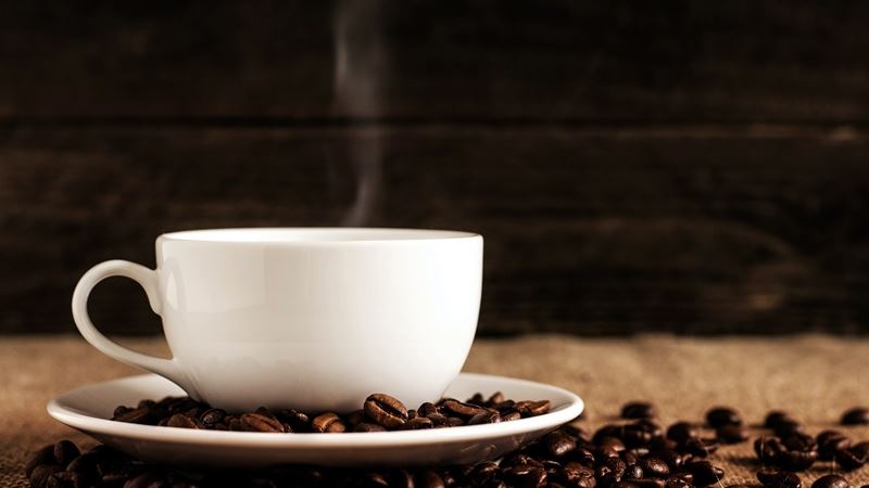 kaffekop med bønner 