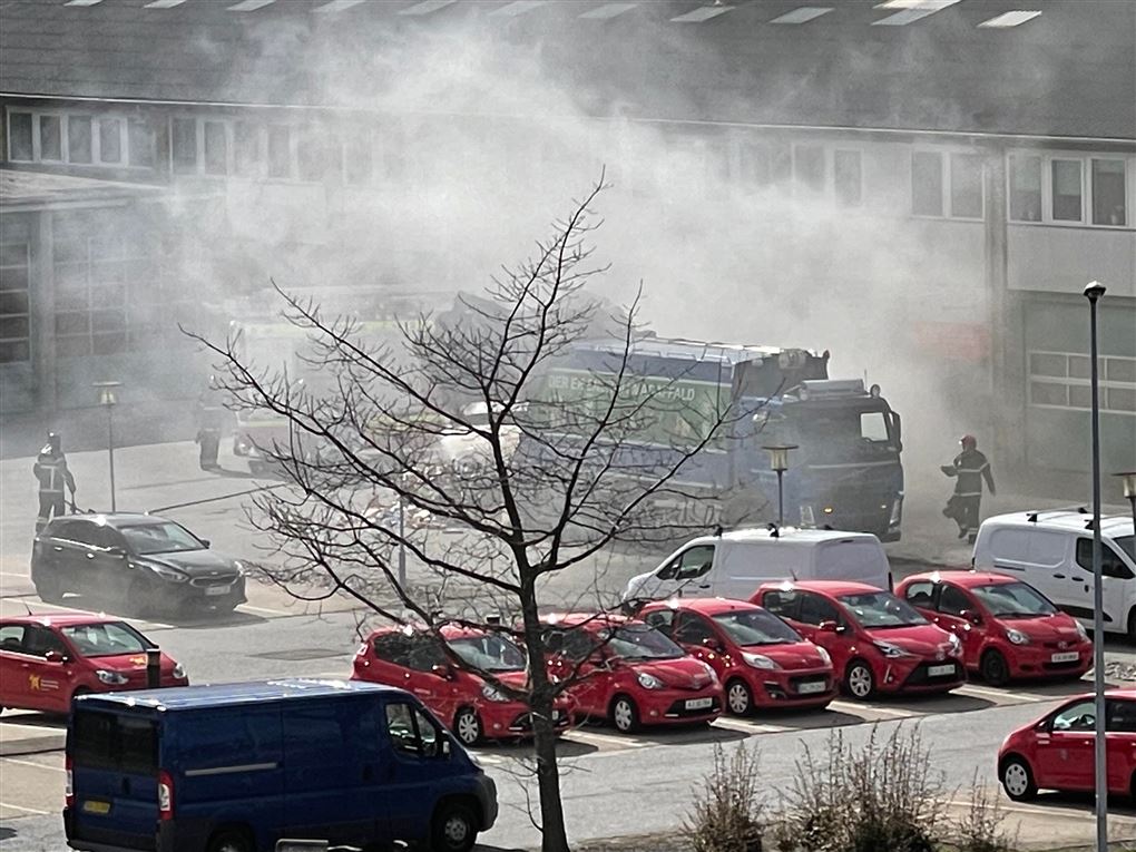 Brand og røg i skraldebil