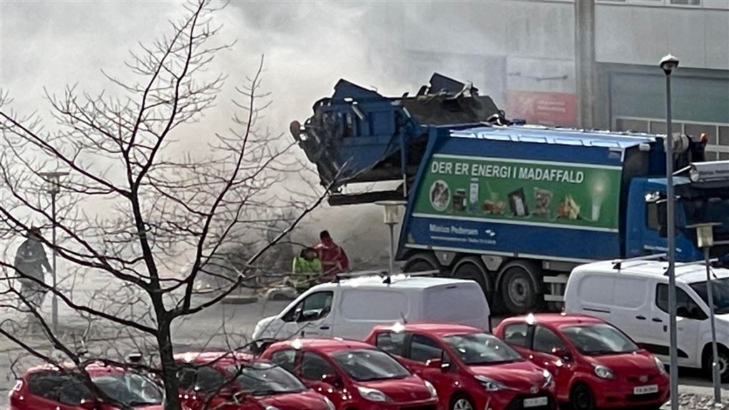Brand og røg i skraldebil
