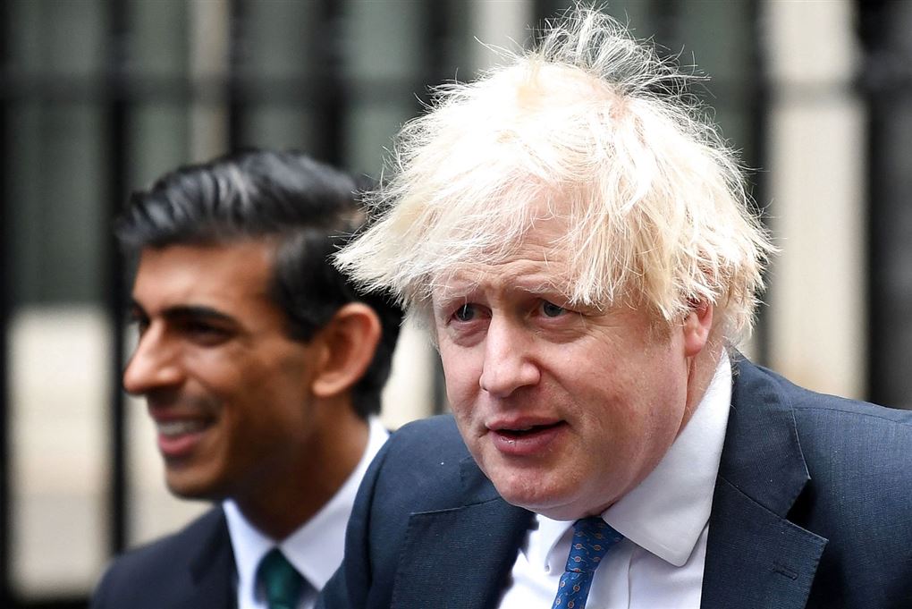 boris johnson smiler skævt