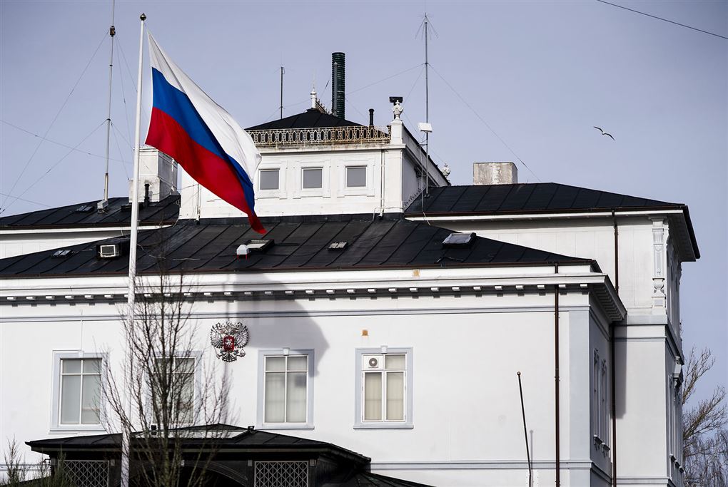 flag foran russisk ambassade i københavn