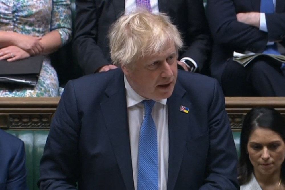 Boris Johnson på talerstolen i det engelske parlament 