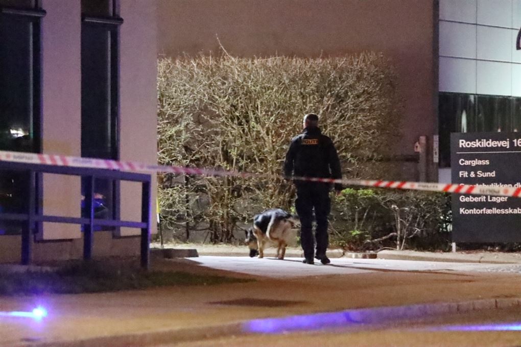 politiafspærring foran bygning