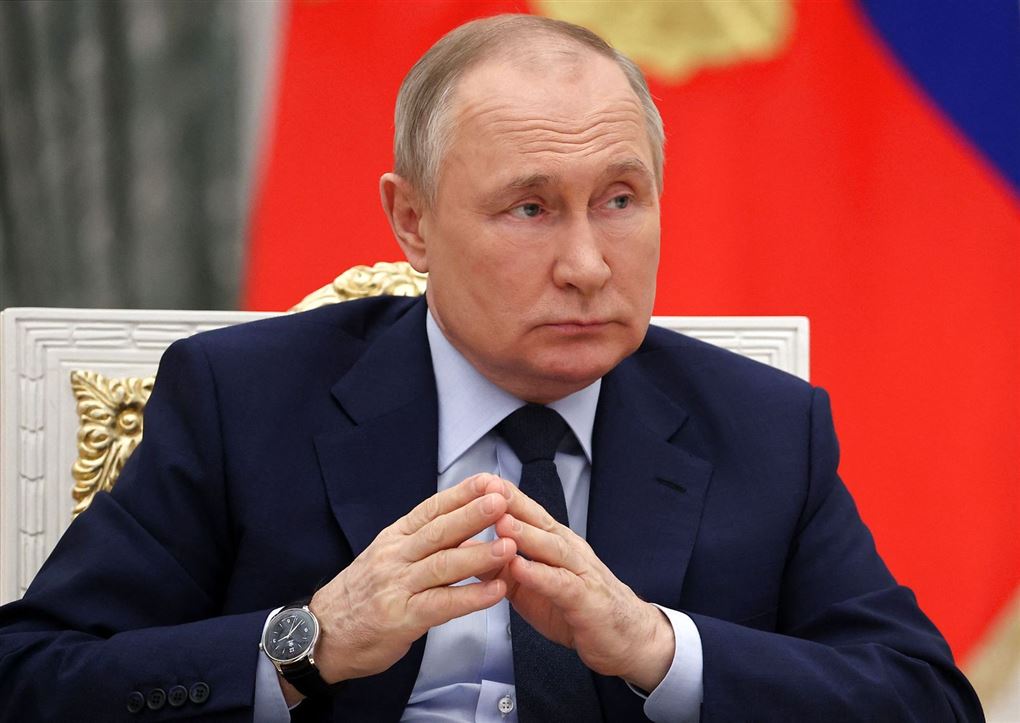 Putin med samlede hænder