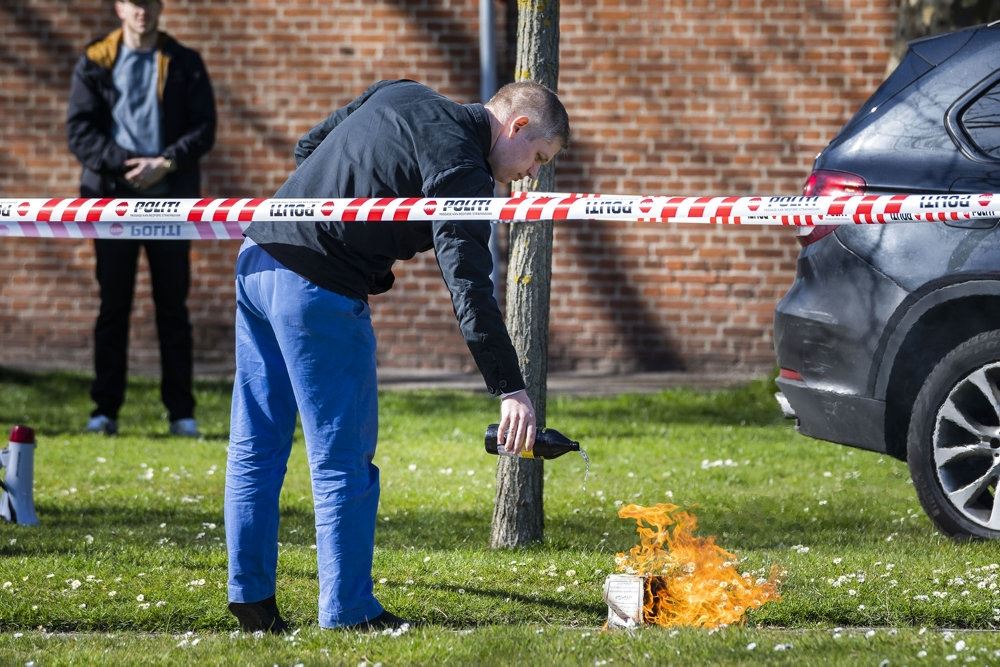 Rasmus Paludan afbrænder koran