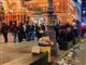unge uden for Tivoli