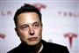 Elon Musk ser rasende ud ved et pressemøde