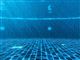 En swimmingpool set under vand