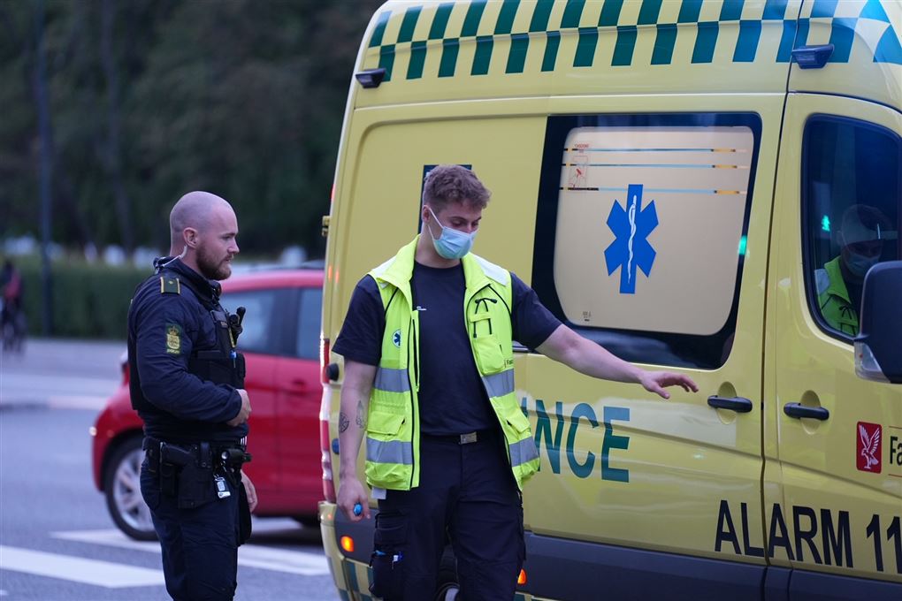 En ambulancefører og en politimand
