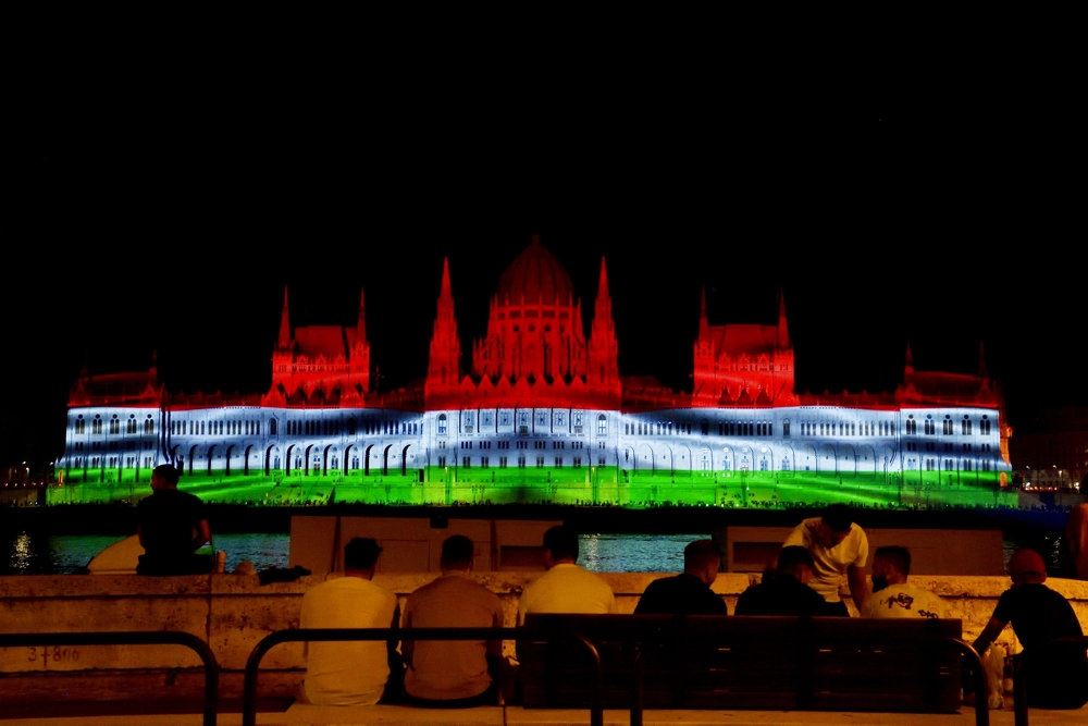 Flot lys på Ungarns parlament