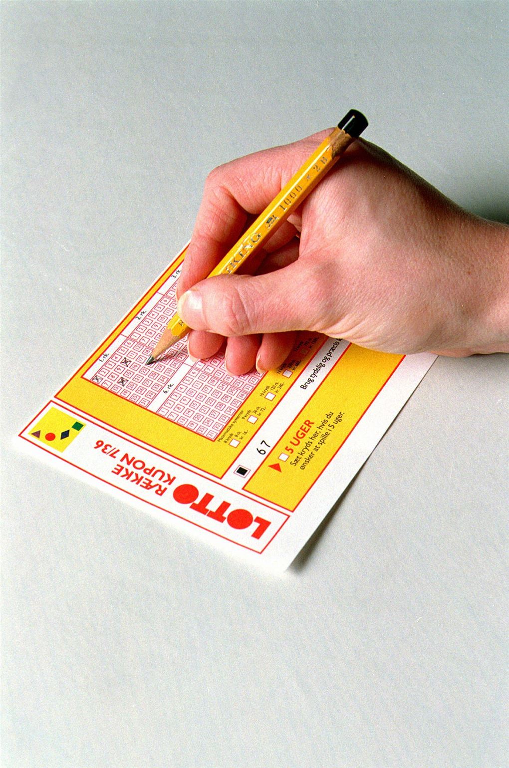 billede af lottokupon og kuglepen