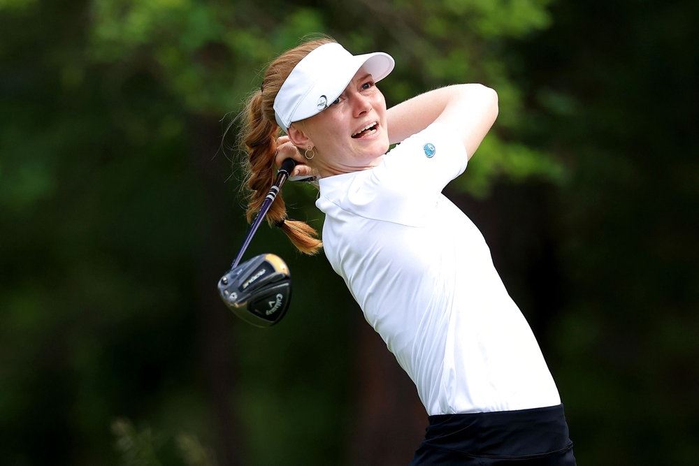 kvindelig golfspiller slår igennem - Golfspilleren Smilla Sønderby 