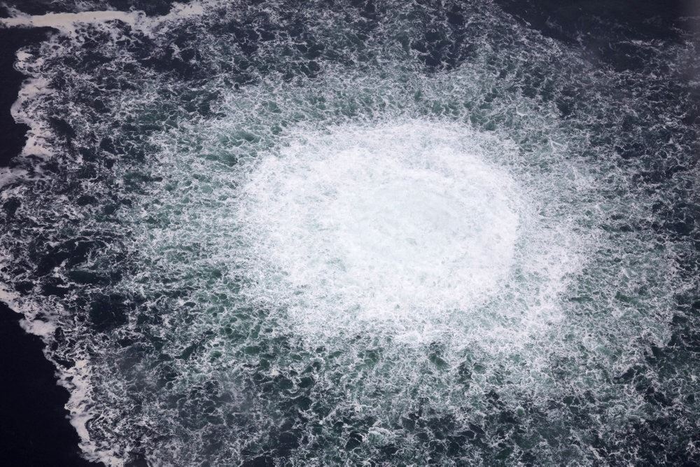 Masser af bobler på havoverflade efter gasudslip