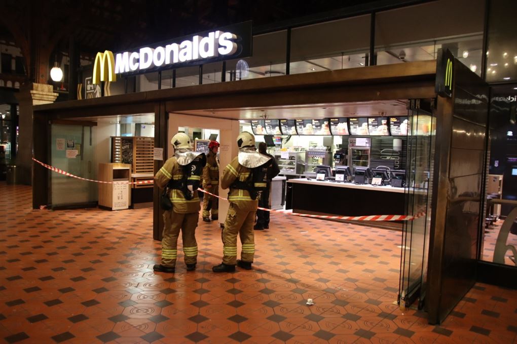 Brandfolk foran McDonalds