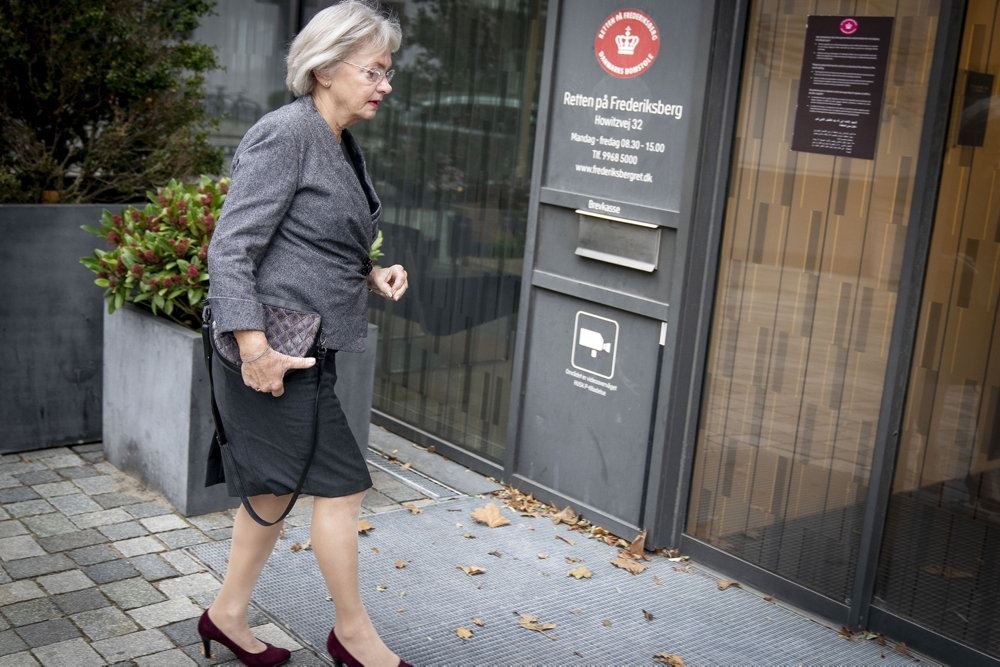 pia kjærsgaard går på gaden