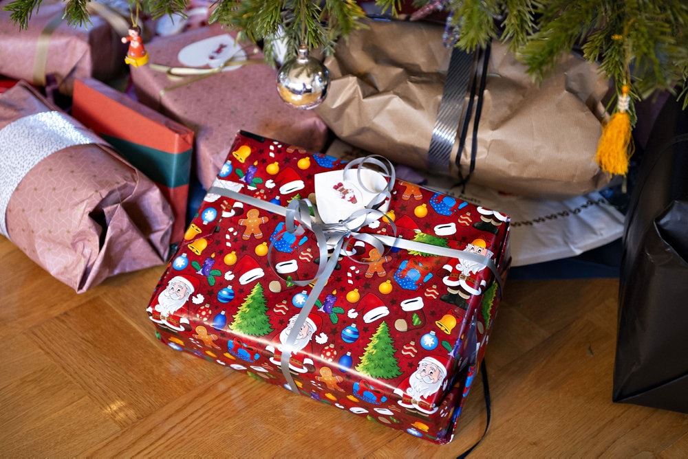 Gaver under et juletræ