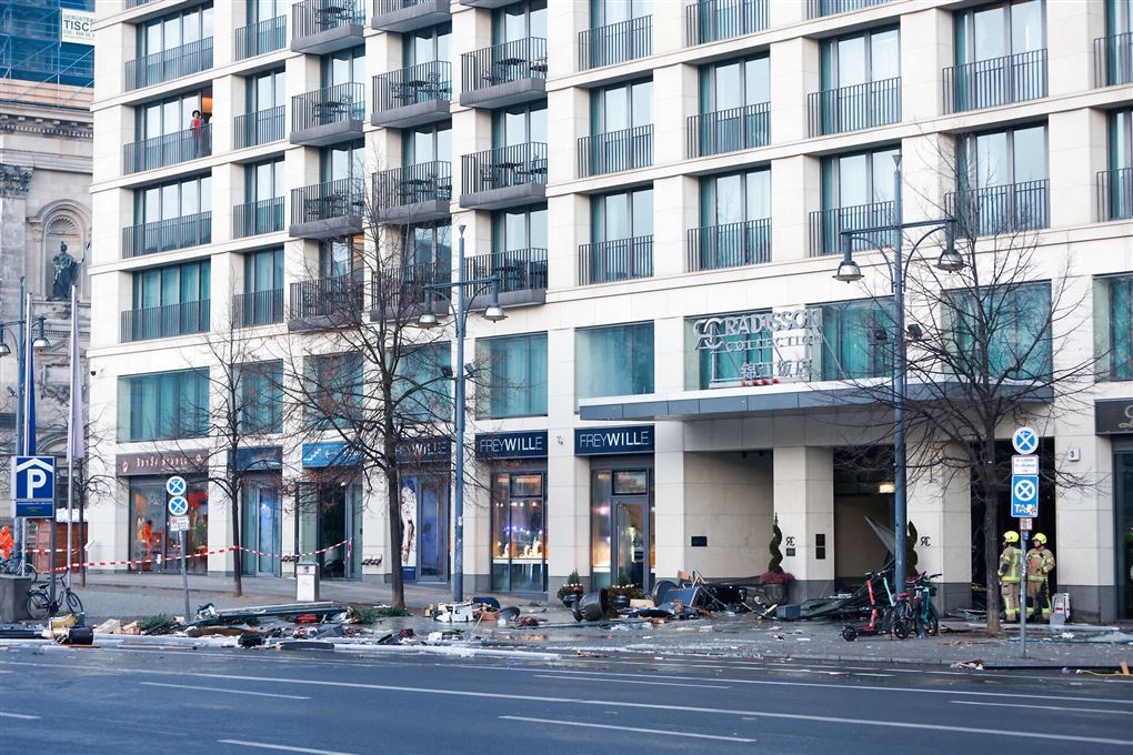 ødelagt frontparti på hotel