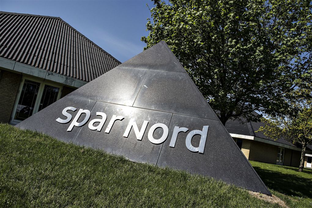 pyramide foran spar nords hovedsæde 