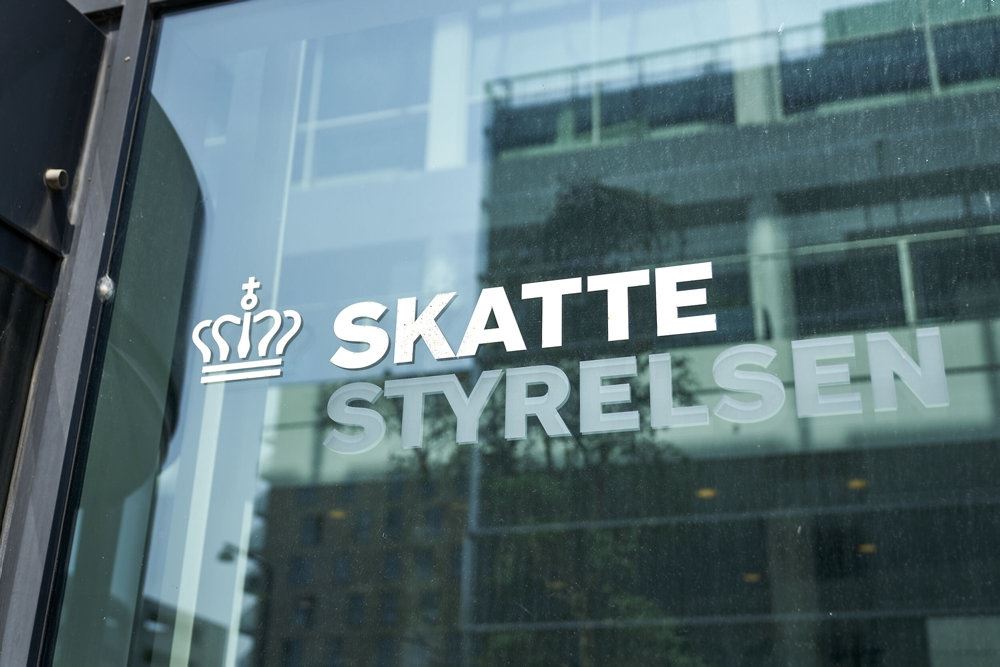 logo på bygning hvor der står SKATTE-styrelsen