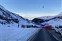 En masse mennesker på et skisportsted