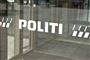 dør med påskriften politi 