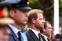 prins harry og prins william står ved siden af hinanden