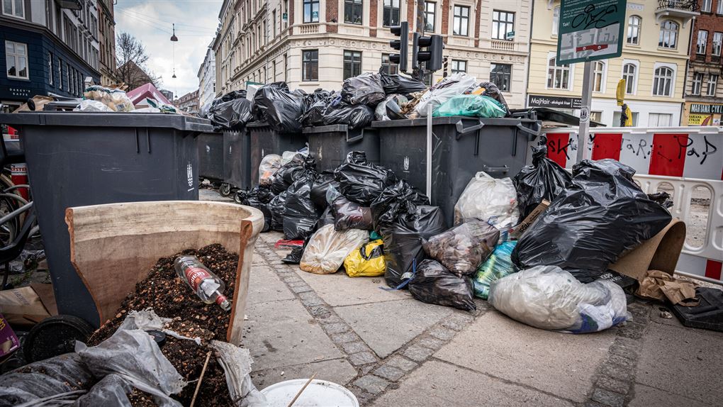 skrald flyder i gaden