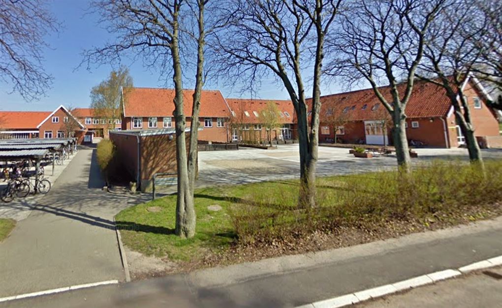 skole set fra vejen