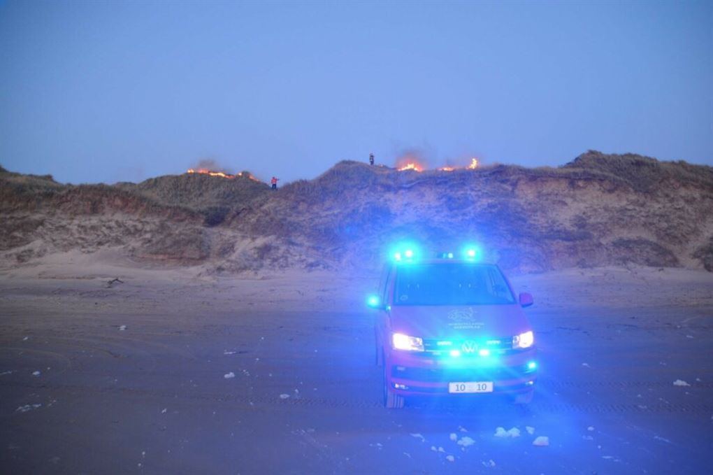 brandbil på strand