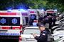 ambulancer holder foran skole i beograd
