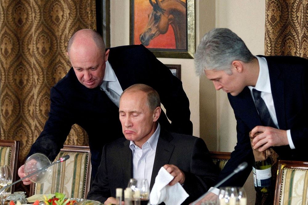 mand serverer mad for putin