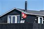sommerhus med dansk flag 
