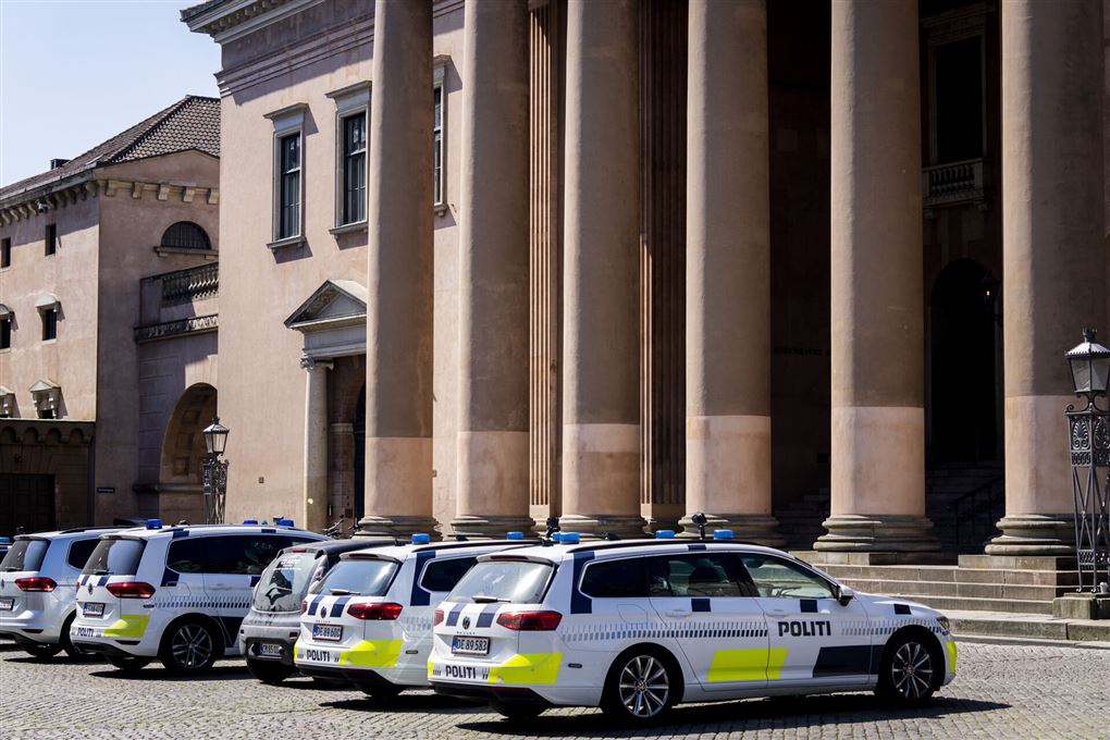 politibiler foran købehavns byret 