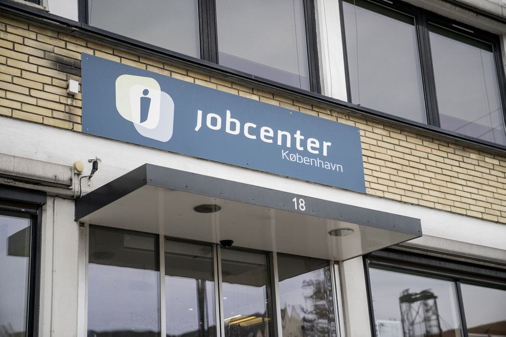 en facade med jobcenter-logo