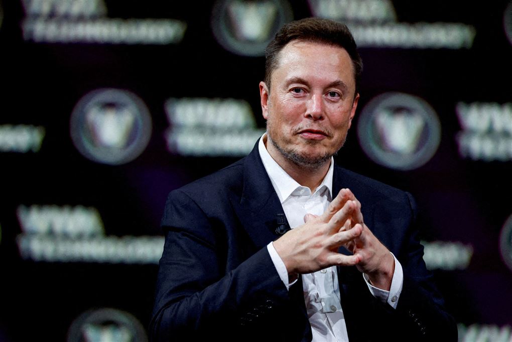 elon musk poserer 