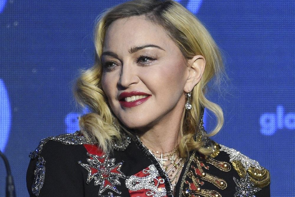 Madonna med siden til