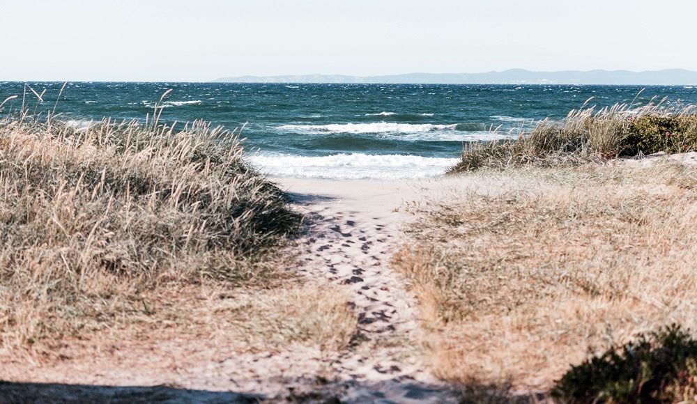 passage i klitter ved strand
