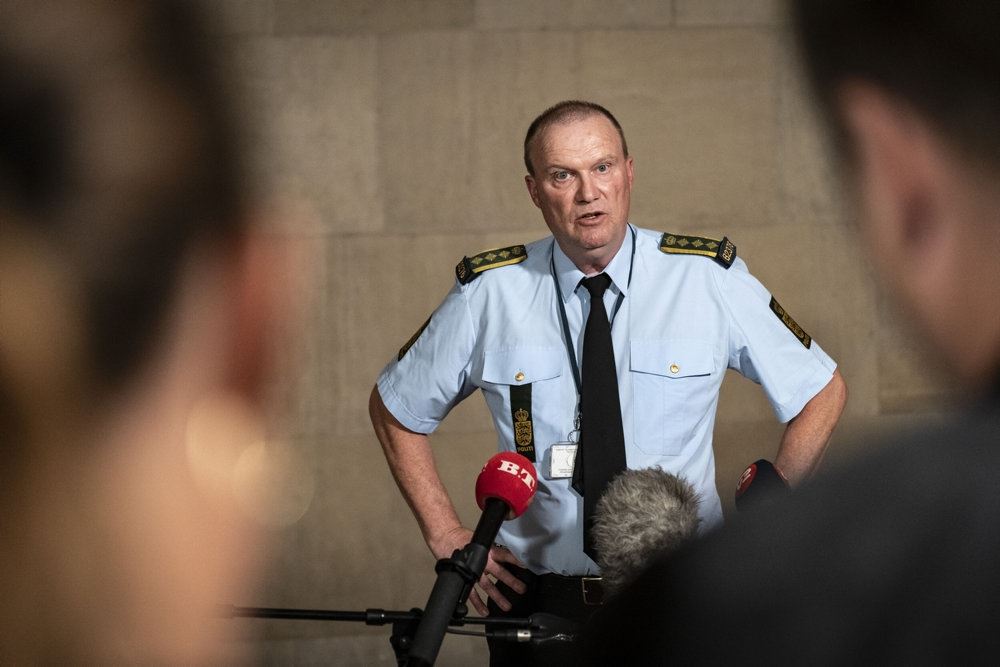 Politimand på doorstep pressemøde efter skyderiet på Christiania