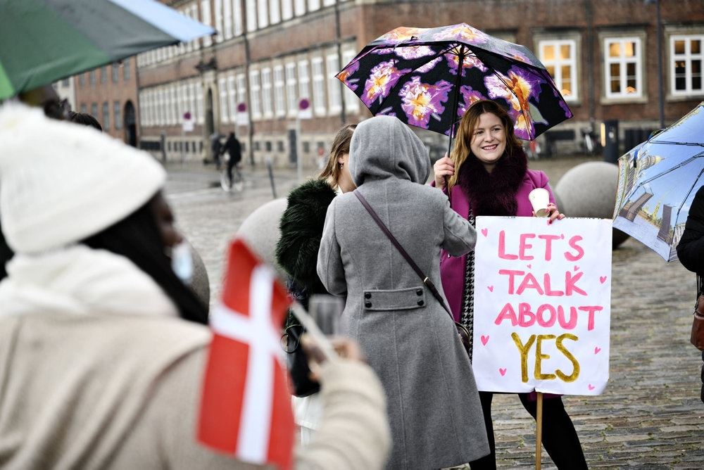 Folk foran Christiansborg