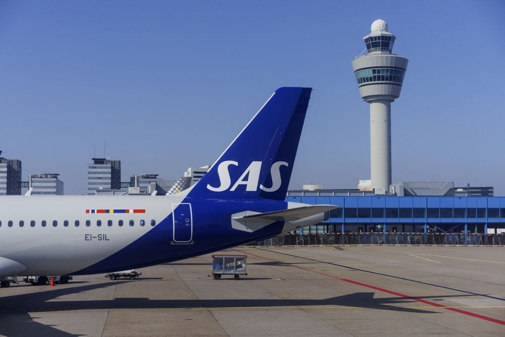 SAS-flyver i lufthavn