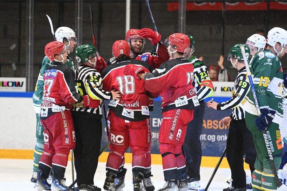 ishockeyspillere på isen