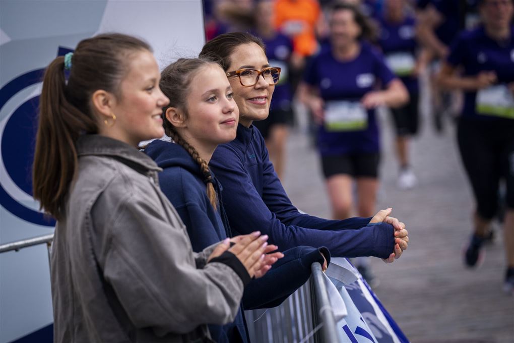 Prinsesse Josephine imellem prinsesse Isabella og kronprinsesse Mary.