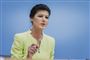 Sahra Wagenknecht på en talerstol