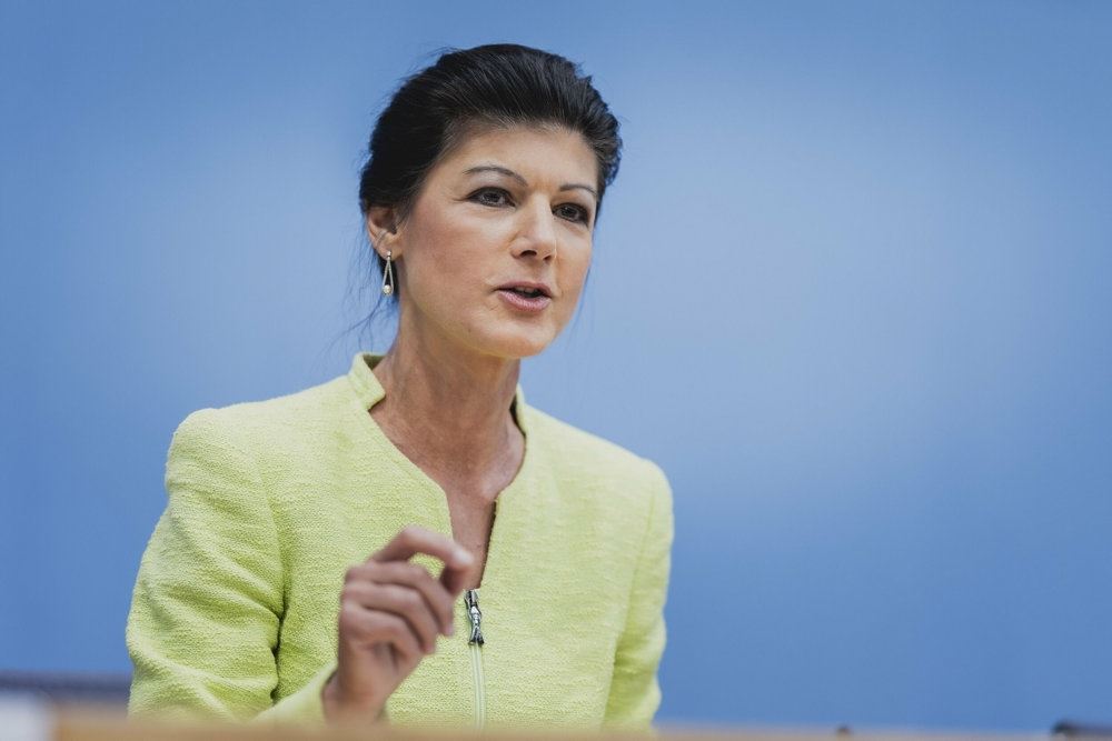 Sahra Wagenknecht på en talerstol