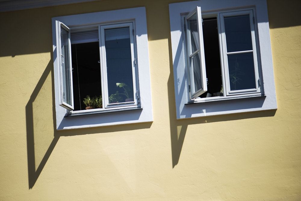 vinduer står åbne