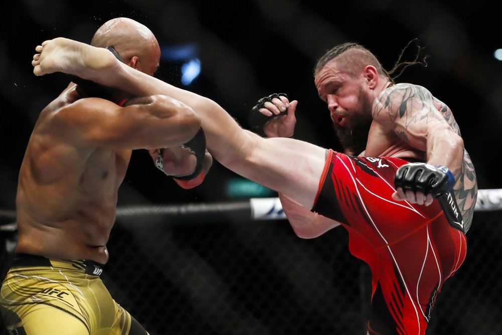 dansk mma-kømper i aktion