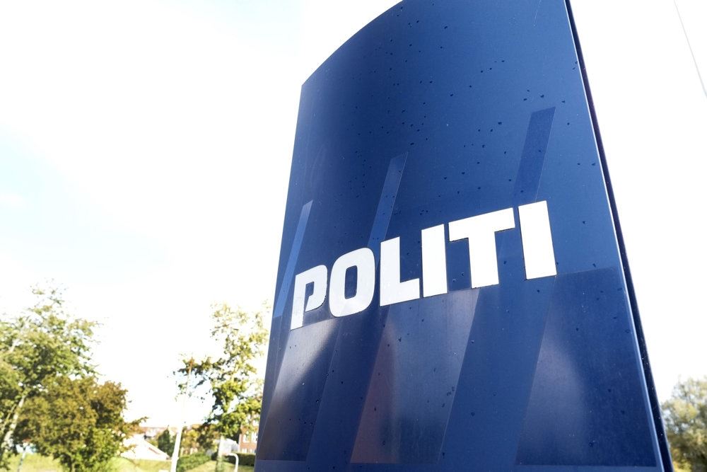 Skilt ved politigård