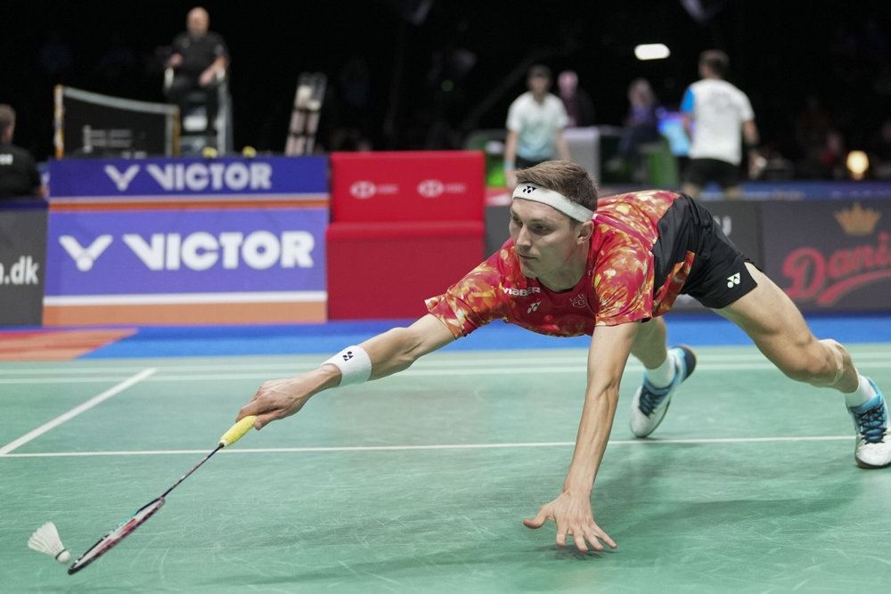 Viktor Axelsen på banen