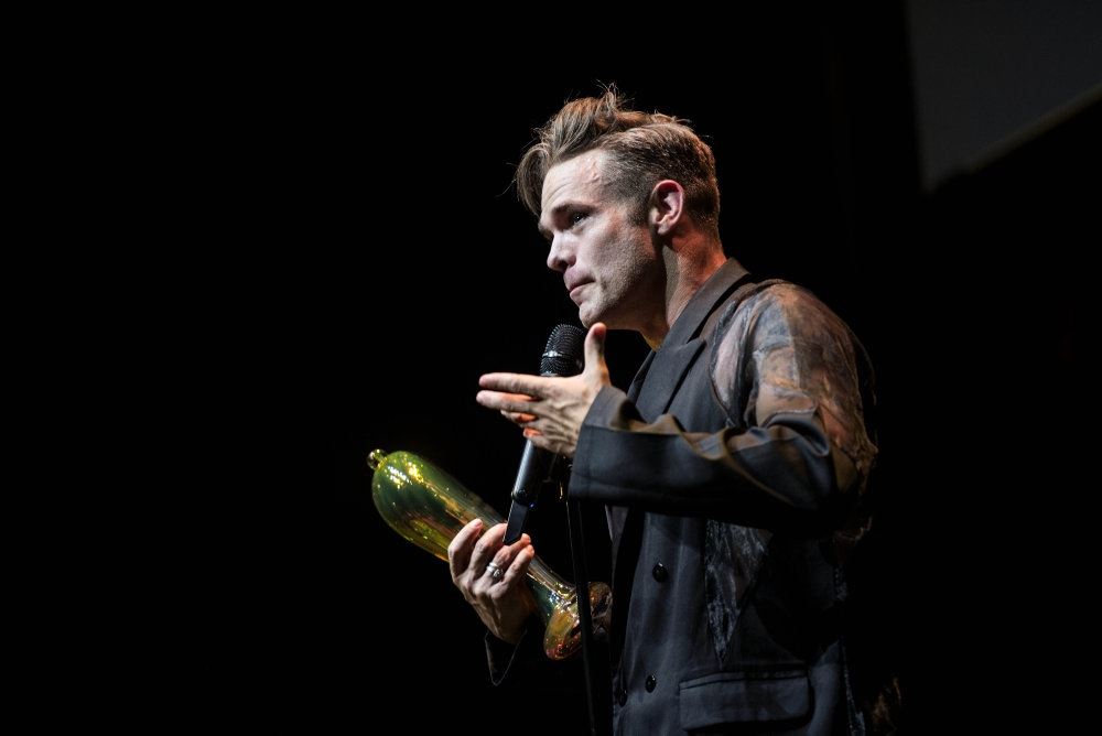 Silas Holst på scenen