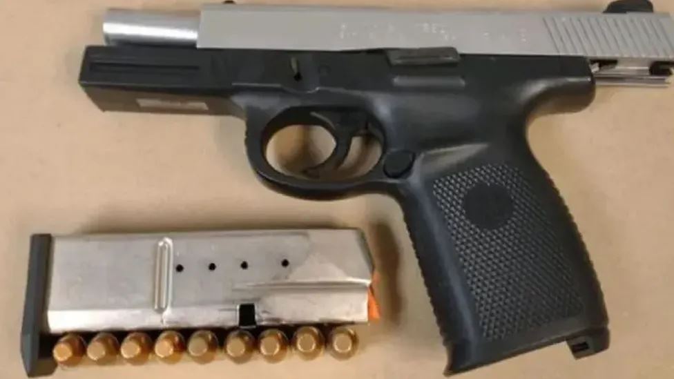pistol og patroner